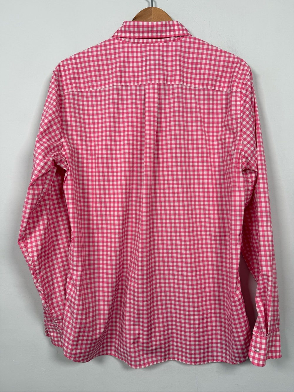 Vineyard Vines Pink Gingham Performance Button Up Shirt, Size M, Like New! - Picture 6 of 10